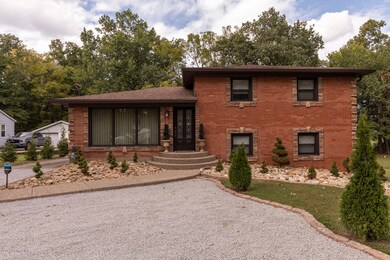 5711 E Manslick Rd, Louisville, KY 40219 - photo 3