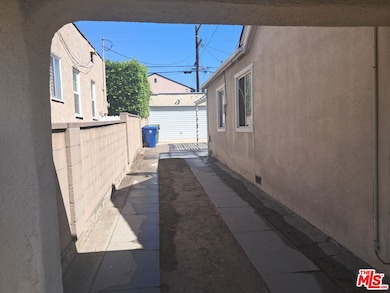 unlisted-address, Los Angeles, CA 90043 - photo 2