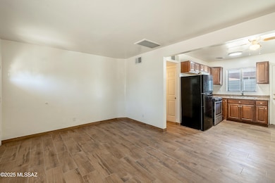 4729 - 4733 East 2nd Street Interior (3)