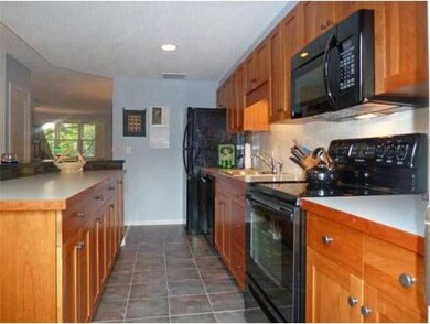 5 Lancaster St unit B, Cambridge, MA 02140 - photo 3