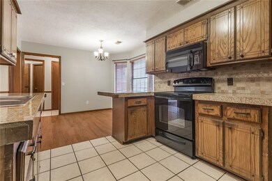 2201 NE 8th St, Moore, OK 73160 - photo 4