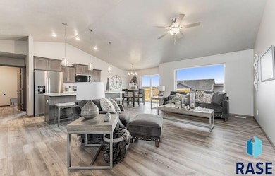 632 N Yankee Ave, Sioux Falls, SD 57110 - photo 6