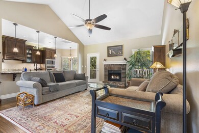 1401 Stoneycreek Cir, Branson West, MO 65737 - photo 5