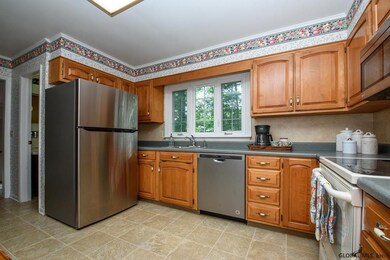 33 Dumbarton Dr, Delmar, NY 12054 - photo 5
