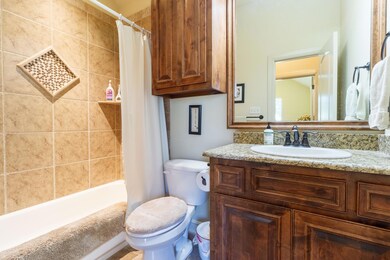 219 Captains Ct, Granbury, TX 76049 - photo 6