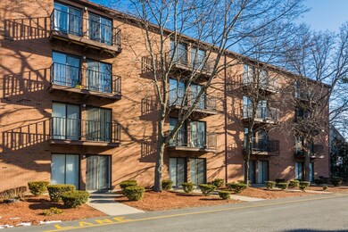 327 Plantation St unit 315, Worcester, MA 01604 - photo 3