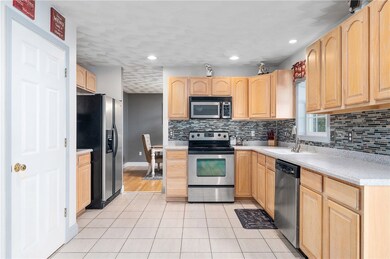 86 Beacon Ave, Woonsocket, RI 02895 - photo 6