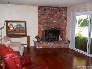 Family Room w Fireplace