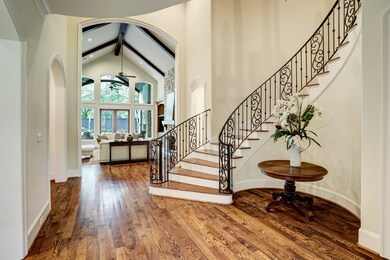 11619 Chartwell Ct, Houston, TX 77024 - photo 2