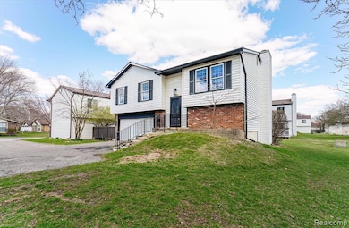 2919 Roundtree Dr unit 209, Troy, MI 48083 - photo 3