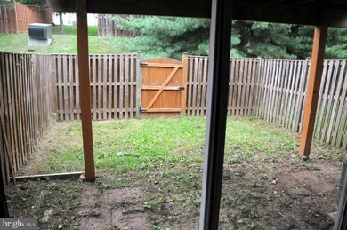 13866 Laura Ratcliff Ct, Centreville, VA 20121 - photo 6