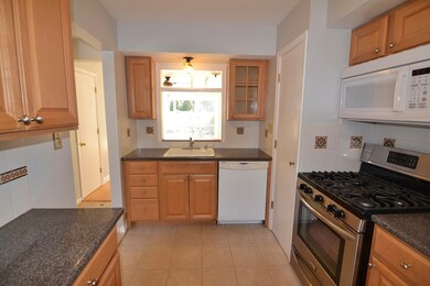 902 Windsor Dr unit 902, Framingham, MA 01701 - photo 2