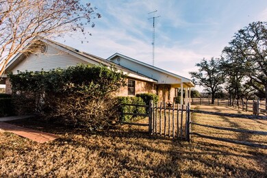 1639 Hollmig Ln, Fredericksburg, TX 78624 - photo 4