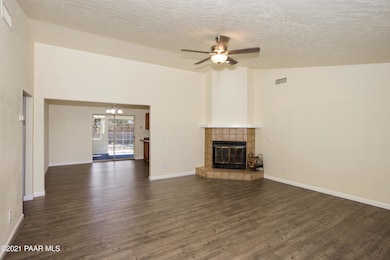 004_Living Room