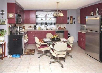 956 Wilbraham Rd, Springfield, MA 01109 - photo 3