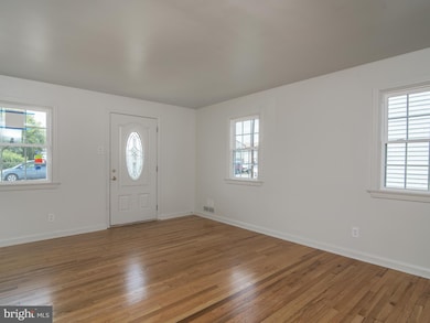 124 S Mont Valla Ave, Hagerstown, MD 21740 - photo 7