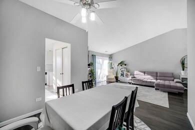 1471 Fairlane Dr unit 2A, Schaumburg, IL 60193 - photo 5