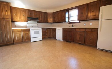 191 West St, Ludlow, MA 01056 - photo 3