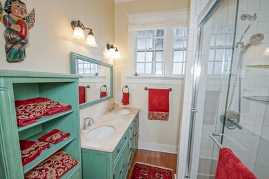 Renovated bath on 2730 side with walkin shower