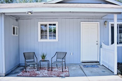 713 SW 26th St, Redmond, OR 97756 - photo 2