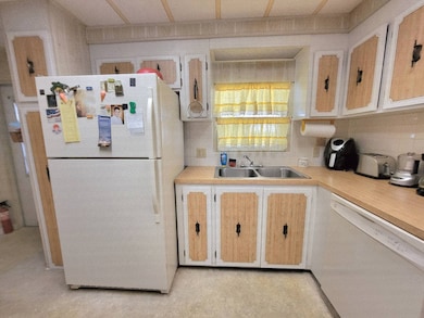 932 Strongbox Ln, North Fort Myers, FL 33917 - photo 3