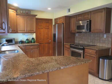 CUSTOM KITCHEN