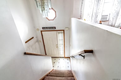 19 Weathercrest Dr, Schenectady, NY 12302 - photo 5