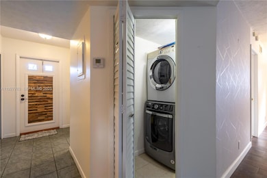 8002 Lagos de Campo Blvd unit 201, Tamarac, FL 33321 - photo 6