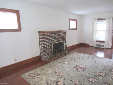 23 x 12 Living room opens to formal dining area.