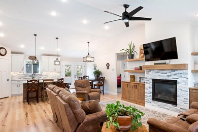 1086 E Smokey Trail-16