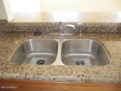 UNDERMOUNT SINK