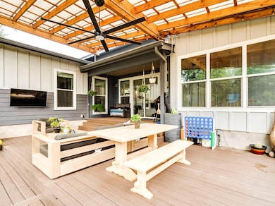 17215 Oak Cliff Cir, Dripping Springs, TX 78620 - photo 4