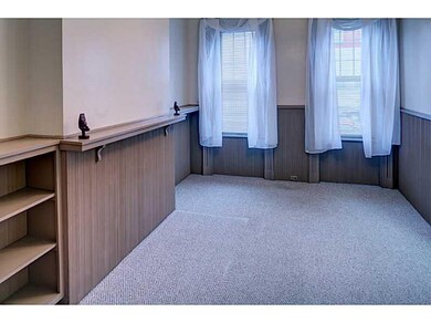 Living Room. Living room with 10 foot ceilings, ne