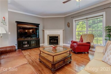 136 S Willow Brook Dr, Asheville, NC 28806 - photo 4