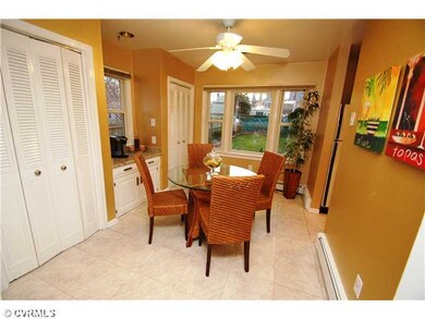 Breakfast Nook - Sunny eat-in area.