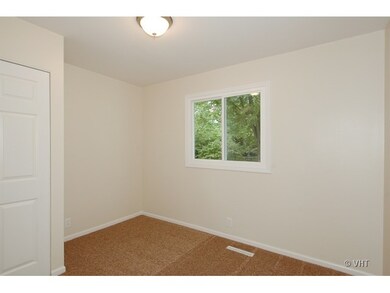 54 Sparrow Rd, Carpentersville, IL 60110 - photo 7