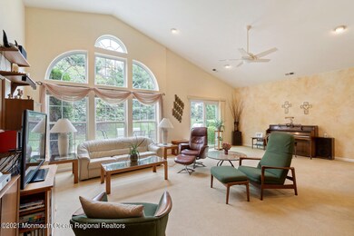 008_07living_room
