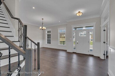 Entry Foyer/Dining Area