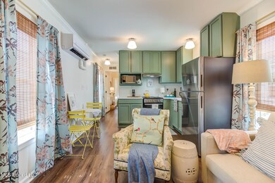 215 E 2nd St (14)