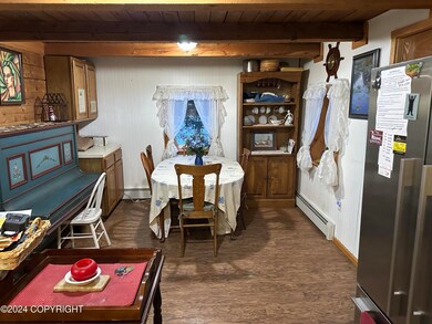 Dining End