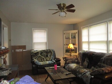 919 Living Room<|><|>