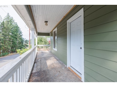 492 SE 3rd St, Toledo, OR 97391 - photo 6