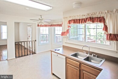 9702 Walthorne Ct, Burke, VA 22015 - photo 5