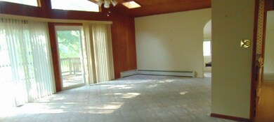 127 Breezewood Dr, Colonial Beach, VA 22443 - photo 3