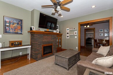 1136 E Dover Ct, Davenport, IA 52803 - photo 6