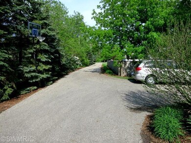 2309 Dean Lake Ave NE, Grand Rapids, MI 49505 - photo 3