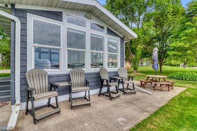 Patio1_1.JPG