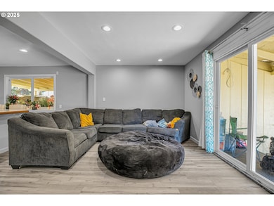 16637 NE Hassalo St, Portland, OR 97230 - photo 7