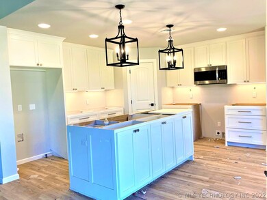 Island Kitchen.