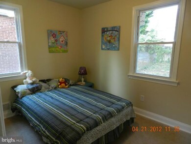 917 Larchmont Ave, Capitol Heights, MD 20743 - photo 5